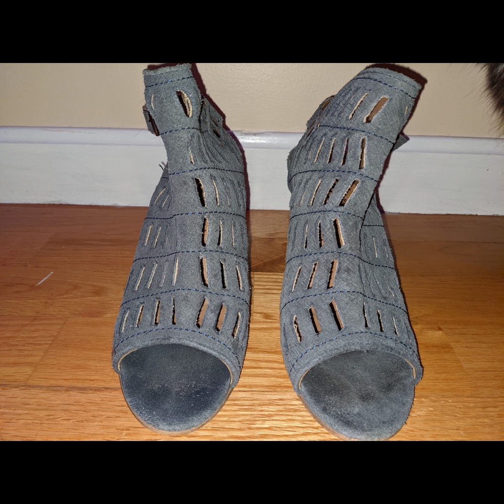 Diba blue heels